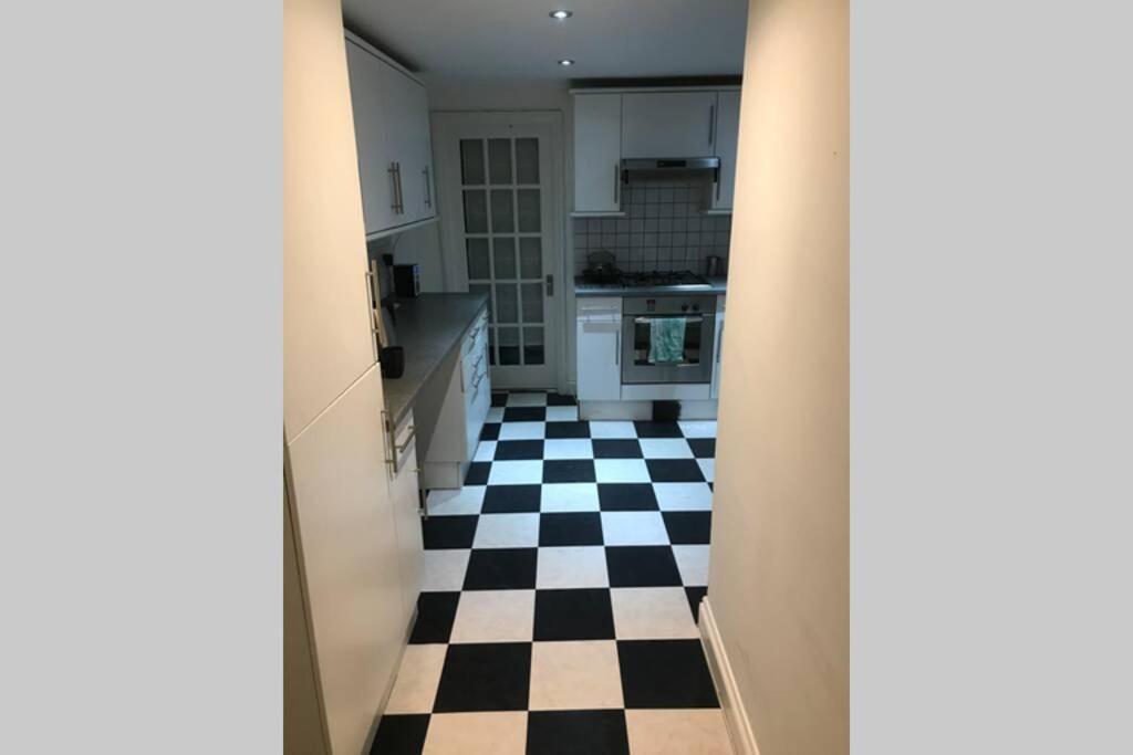 2 Bed Lovely Garden Flat Nr Wandsworth Common Londres Extérieur photo